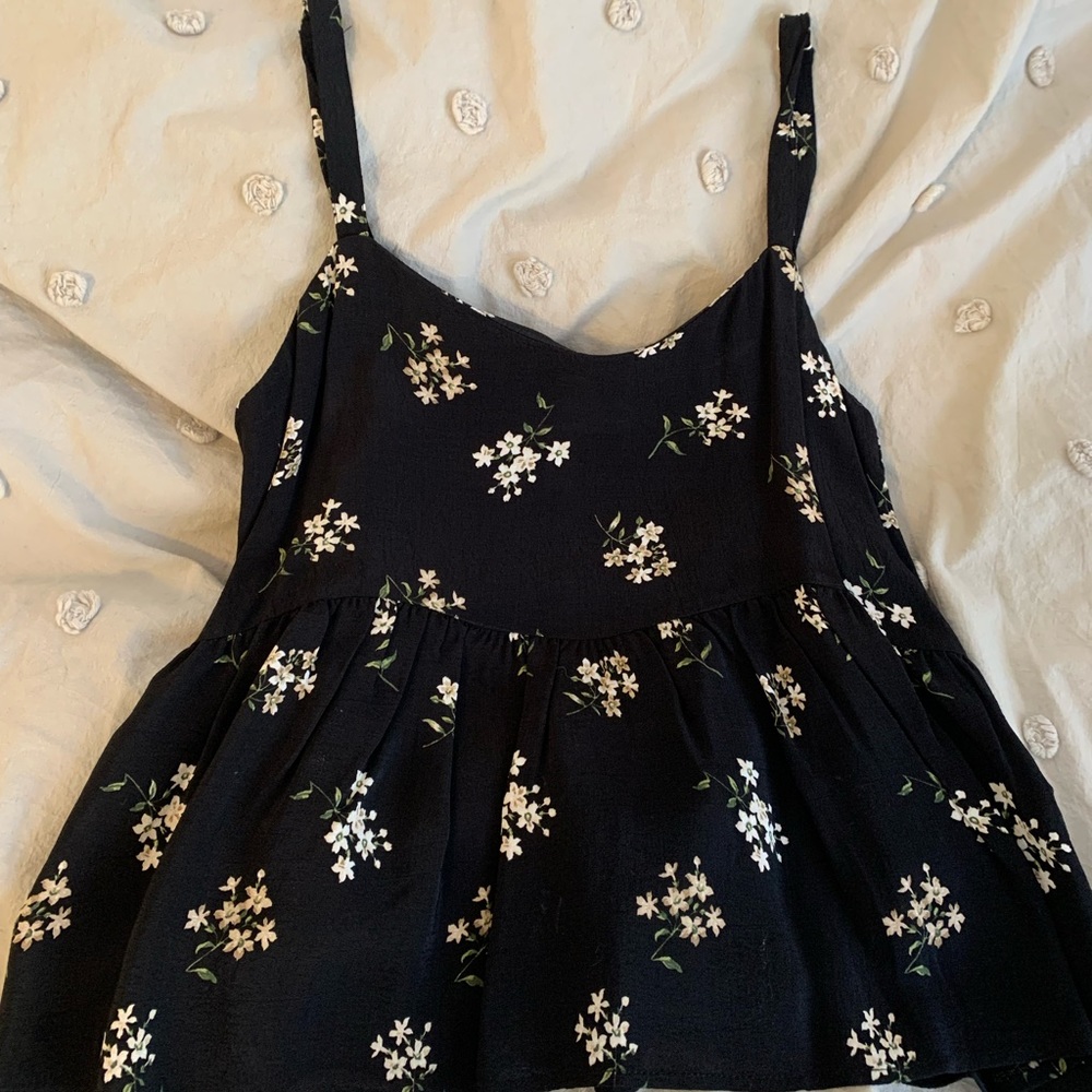 Black floral flowy tank top!